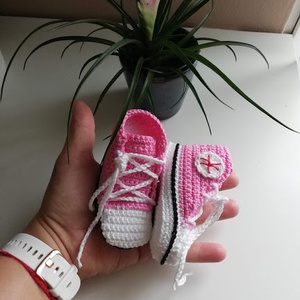 Horgolt babacipő, Converse típusú - ruha & divat - babaruha & gyerekruha - babacipő - Meska.hu