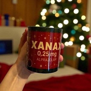 Karácsonyi Xanax bögre - Meska.hu