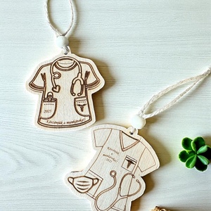 Egészségügyi dolgozóknak szóló fa karácsonyfadísz  gravírozott, névre szóló ajándék - karácsony - karácsonyi lakásdekoráció - karácsonyfadíszek - Meska.hu