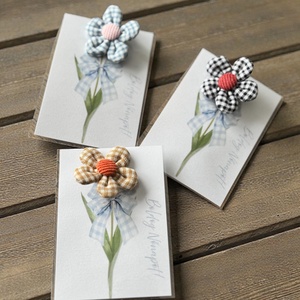 Nőnapi virág hajgumi ajándék - Meska.hu