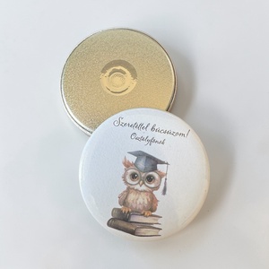 Ballagási emlék - névvel, egyedi grafikával - ékszer - kitűző és bross - Meska.hu