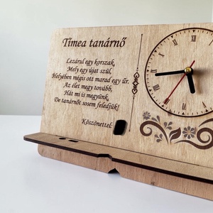 Ballagási ajándék - óra, telefontartó egyedi szövegezéssel, kivágással -  - Meska.hu