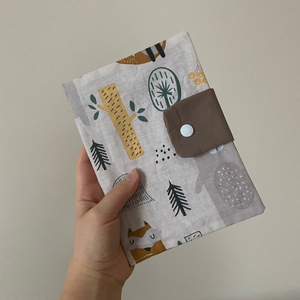 Egészségügyi kiskönyv borító - erdei állatkás, Otthon & Életmód, Papír, írószer, Egészségügyi kiskönyv borító, Varrás, MESKA