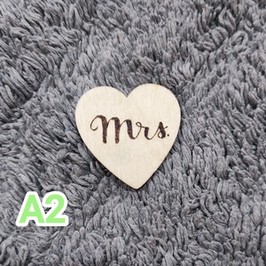 Mr és MRS égetett felirat - Meska.hu