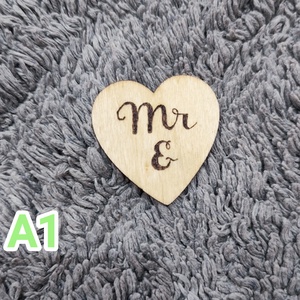 Mr és MRS égetett felirat - esküvő - emlék & ajándék - köszönőajándék - Meska.hu