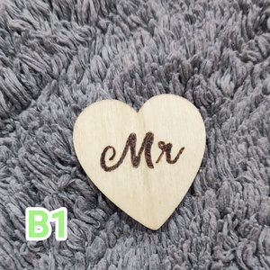 Mr és MRS égetett felirat - esküvő - emlék & ajándék - köszönőajándék - Meska.hu