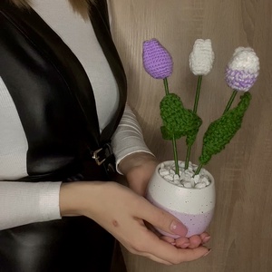 Horgolt tulipán dekoráció  - otthon & életmód - dekoráció - asztal és polc dekoráció - asztaldísz - Meska.hu