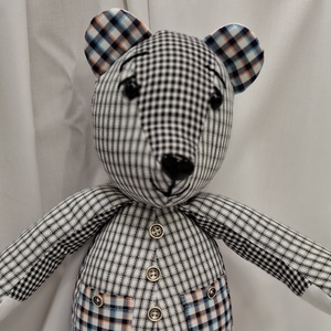 Emlékőrző maci fiú/Mókás Maci, Játék & Sport, Plüssállat & Játékfigura, Maci, , 100% ban pamut szövött  kockás anyagból készült.
Kb. 35 cm magas,polyészter töltőanyaggal töltve. 
..., MESKA