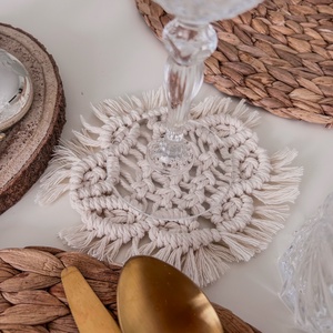 Makrame poharalatet tortfeher boho stilusban  kezzel keszult ujrahasznositott pamutbol - otthon & életmód - konyhafelszerelés, tálalás - tálalás - tányér- és poháralátét - Meska.hu