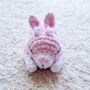 Horgolt zsenília alvó nyuszika  - játék & sport - plüssállat & játékfigura - nyuszi - Meska.hu