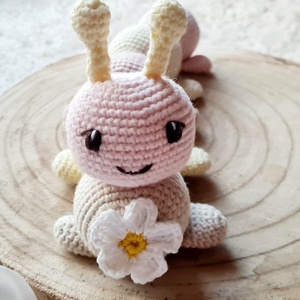 Horgolt catepillar, kukacka  - baba - mama - baba játékok - szundikendő, alvóka - Meska.hu