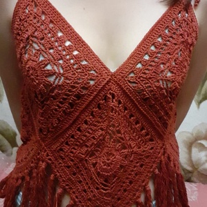 Vagány stílusú Crochet top. Rojtos díszítéssel. Csipkemintás motívumokkal készült. - ruha & divat - női ruha - top - Meska.hu