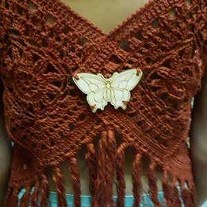 Vagány stílusú Crochet top. Rojtos díszítéssel. Csipkemintás motívumokkal készült. - ruha & divat - női ruha - top - Meska.hu