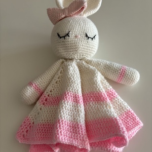 Nyuszis baba szett, babaváró ajándék (csörgő, cumilánc, nyunyóka) - játék & sport - babalátogató ajándékcsomag - Meska.hu Nyuszis baba szett, babaváró ajándék (csörgő, cumilánc, nyunyóka) - játék & sport - babalátogató ajándékcsomag - Meska.hu