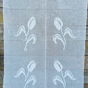 Tavaszi tulipán özön-fehér horgolt rece csipke függöny. - Meska.hu