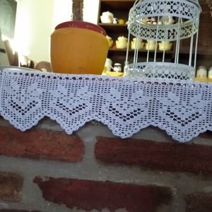 Virágszívek között- Fehér,horgolt vidékies hangulatú csipke polc csík - otthon & életmód - dekoráció - asztal és polc dekoráció - horgolt & csipketerítő - Meska.hu