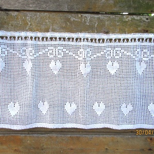 Szívek vonzásában-Horgolt vitrázs függöny - Meska.hu