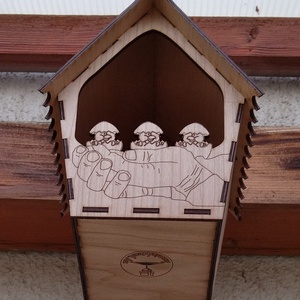 Rozsdafarkú kunyhó � Félig nyitott fa fészekodú kismadaraknak, DIY kivitel - otthon & életmód - ház & kert - madáretető & itató - Meska.hu