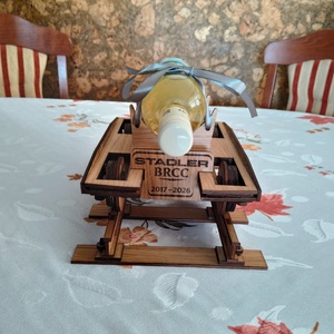 Vasúti bor tartó fából � egyedi, gravírozható ajándék vasút rajongóknak - művészet - makett, modell - Meska.hu