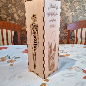 Gravírozott fa boros doboz – egyedi ajándék horgászoknak és nőknek, Otthon & Életmód, Konyhafelszerelés, tálalás, Italos kellékek, Italtartó, Famegmunkálás, Gravírozás, pirográfia, Ez a kézzel készített, gravírozott fa boros doboz egy igazán különleges ajándék, amely nemcsak egy ..., MESKA