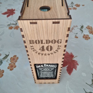 Gravírozott whisky doboz egyedi felirattal � fa ajándékdoboz 1 literes palackhoz - Meska.hu