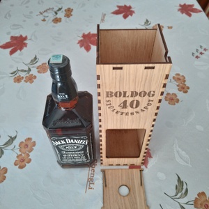 Gravírozott whisky doboz egyedi felirattal � fa ajándékdoboz 1 literes palackhoz - otthon & életmód - dekoráció - asztal és polc dekoráció - díszdoboz - Meska.hu