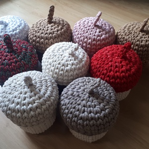 Karácsonyi horgolt makktároló csillogó szálú kupakkal - karácsony - karácsonyi lakásdekoráció - karácsonyfadíszek - Meska.hu