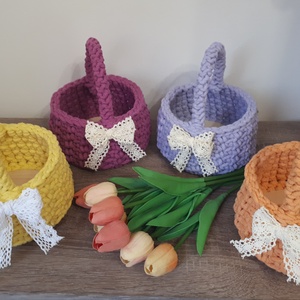 Horgolt húsvéti kiskosár gyerekeknek, Ünnepi díszek, dekorációk, Húsvéti díszek és dekorációk, Húsvéti kosár, Horgolás, A hétvégén most elsősorban a gyerekeké volt a főszerep ?

Elkészültek a tojásgyűjtő kosarak többfél..., MESKA