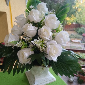 Fehér rózsás sírdísz, Otthon & Életmód, Vallás, Temetkezési tárgy, Sírdísz, kegyeleti dísz, Mindenmás, Virágkötés, MESKA