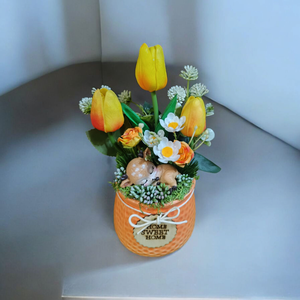 Sárga tulipános tavaszi asztaldísz - Meska.hu