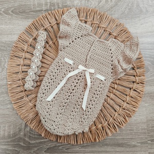 Horgolt kislány body fejpánttal újszülött fotózásra  - baba - mama - babafotózás - szett újszülött fotózásra - Meska.hu