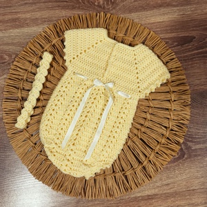 Horgolt kislány body fejpánttal újszülött fotózásra - baba - mama - babafotózás - szett újszülött fotózásra - Meska.hu