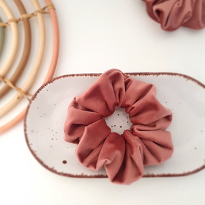 scrunchie hajgumi - bársony - ruha & divat - hajdísz & hajcsat - hajgumi - Meska.hu