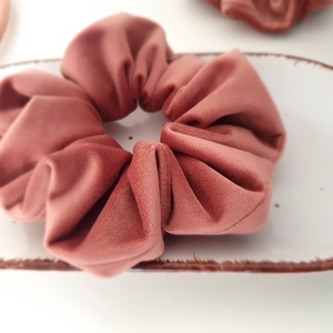 scrunchie hajgumi - bársony - ruha & divat - hajdísz & hajcsat - hajgumi - Meska.hu