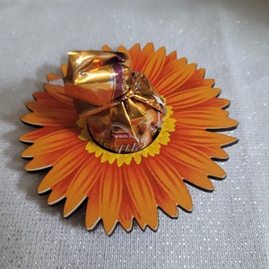 Fa virág csokival a közepén , Otthon & Életmód, Vallás, Temetkezési tárgy, Sírcsokor, virág dekoráció, Famegmunkálás, Mindenmás, MESKA