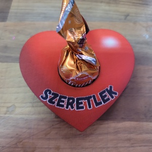 Feliratos szív csokival a közepén  - otthon & életmód - papír, írószer - ajándékozás kellékei - ajándék sorsjegy - Meska.hu