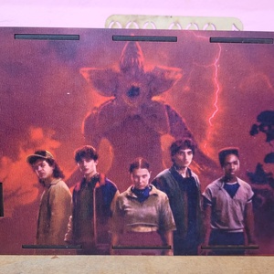 1 milliós Ft-os persely Stranger things háttérrel  - Meska.hu