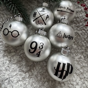 Harry Potter karácsonyfadísz (ezüst) - karácsony - karácsonyi lakásdekoráció - karácsonyfadíszek - Meska.hu
