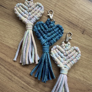 Makramé szív kulcstartó - táska & tok - kulcstartó & táskadísz - kulcstartó - Meska.hu