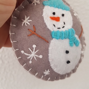 Kézzel hímzett filc Hóember és szánkó Karácsonyi díszek 4 db-os szett - karácsony - karácsonyi lakásdekoráció - karácsonyfadíszek - Meska.hu