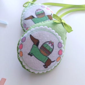 Tacskós filc tojások, Húsvéti tojás dekoráció, akasztós húsvéti tojások, Tacskós dekoráció, Kutyás ajándék, kutyus dekor - ünnepi díszek, dekorációk - húsvéti díszek és dekorációk - húsvéti tojásfadíszek - Meska.hu