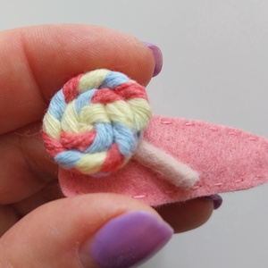 2 db Nyalókás hajcsat, Filc candy hajcsat, Filc hajdísz, egyedi csitt-csatt - ruha & divat - hajdísz & hajcsat - hajcsat & hajtű - Meska.hu