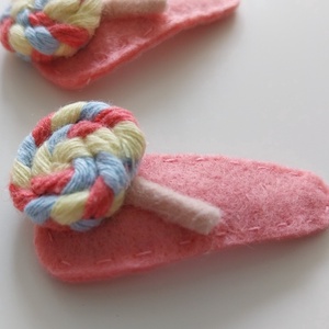 2 db Nyalókás hajcsat, Filc candy hajcsat, Filc hajdísz, egyedi csitt-csatt - ruha & divat - hajdísz & hajcsat - hajcsat & hajtű - Meska.hu