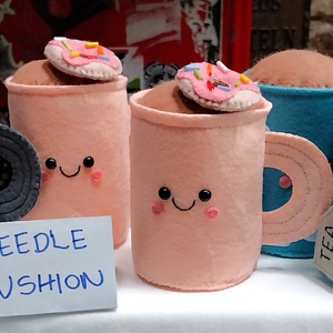 Bögre tűpárna, filc tűpárna, kawaii bögre - otthon & életmód - lakástextil - varrókellék - Meska.hu