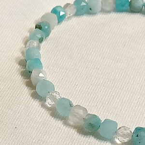 Amazonit kocka karkötő - ékszer - karkötő - gyöngyös karkötő - Meska.hu