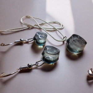 Áttetsző Szív Szett, Ékszer, Ékszerszett, Ékszerkészítés, Ez az egyedi, kézzel készült ékszerszett egy pár szív alakú fülbevalóból és egy hozzáillő medálból ..., MESKA