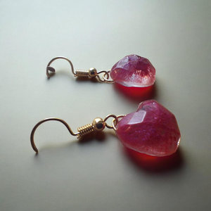 Magenta Szívvarázs Fülbevaló - ékszer - fülbevaló - lógó fülbevaló - Meska.hu