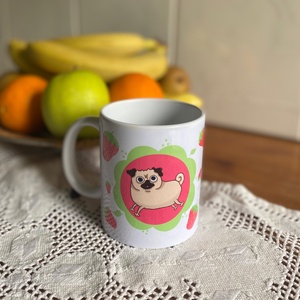 Mopszos nyári epres bögre, pug, Otthon & Életmód, Konyhafelszerelés, tálalás, Tálalás, Bögre & Csésze, Fotó, grafika, rajz, illusztráció, MESKA
