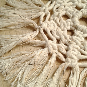 Aranyszálas, natúr makramé alátét. kis terítő, dísz - karácsony - karácsonyi lakásdekoráció - Meska.hu