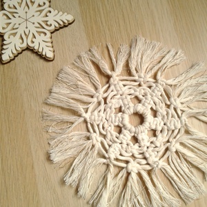 Aranyszálas, natúr makramé alátét. kis terítő, dísz - karácsony - karácsonyi lakásdekoráció - Meska.hu